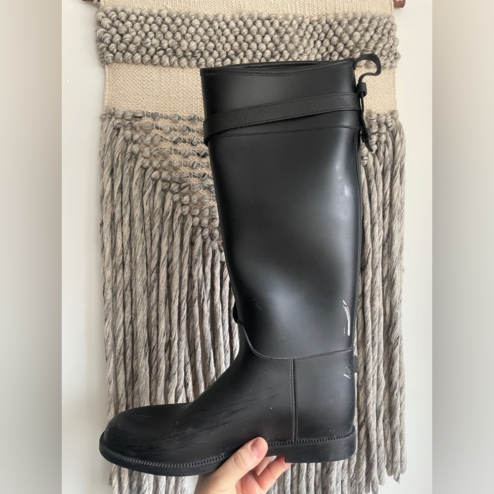 SINGLE RIGHT SHOE - Burberry Riding-Style Rainboot with Leather Strap - Picture 3 of 13